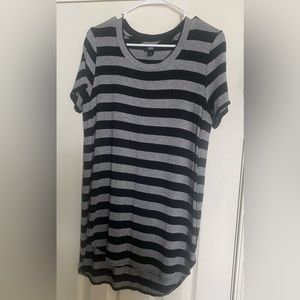 Womens Mossimo tunic style COMFY shirt with high side slits. Size Medium